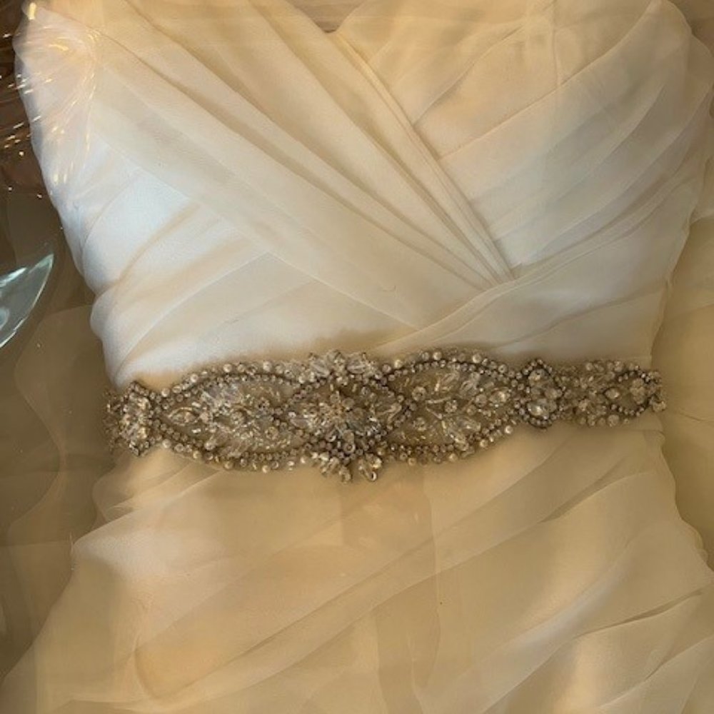 Beautiful Wedding Dress! Like NEW